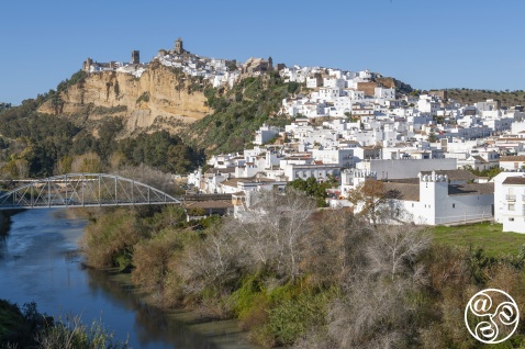Arcos de la Frontera is one of Andalucia's most dramatically positioned pueblos blancos (white villages) © Michelle Chaplow Arcos de la Frontera is one of Andalucia's most dramatically positioned pueblos blancos (white villages) © Michelle Chaplow