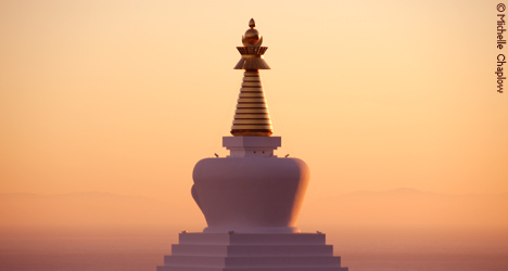 The Benalmádena stupa stands as a symbol of world peace.