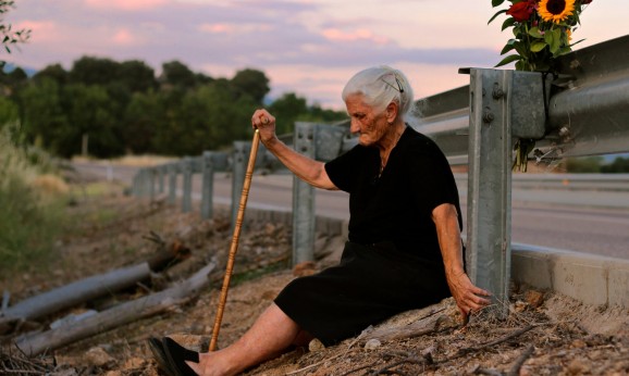 <br />Maria leaves flowers for her mother, killed under Franco's dictatorship. <br />Maria leaves flowers for her mother, killed under Franco's dictatorship.