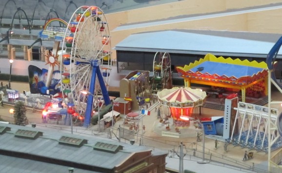 Fairground, which lights up Fairground, which lights up