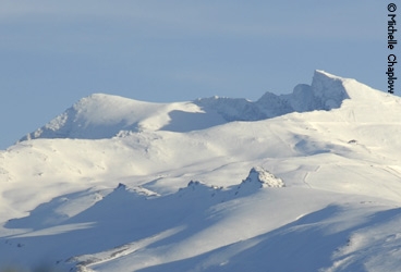Pure white snow on the majestic Sierra Nevada mountain range © Michelle Chaplow