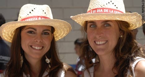 Free hats to celebrate the day of the Cherries in Alfarnate. © Michelle Chaplow Free hats to celebrate the day of the Cherries in Alfarnate. © Michelle Chaplow