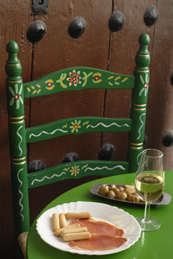 Ham and Olives served in a bar in Ronda  © Michelle Chaplow© Michelle Chaplow