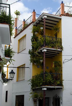 Balconies decorated with lush green plants, Arenas. © Sophie Carefull