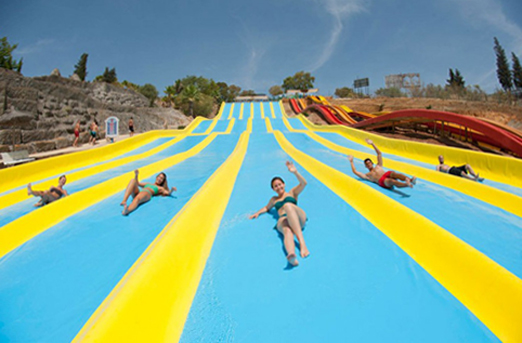 Crazy Race slides at Aqualand Bahia de Cadiz. © Aqualand, Bahia de Cadiz