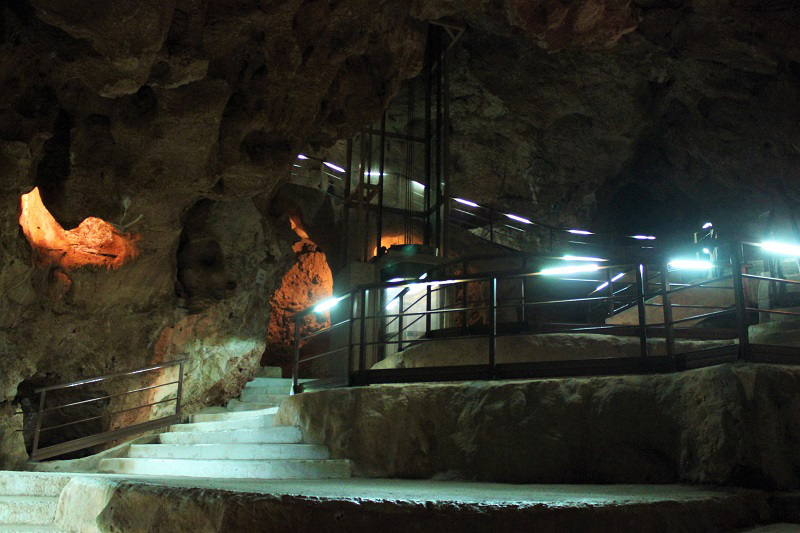 La Sala de la Virgen (Room of the Virgin), first stop on the cave tour ©Kevin George Monterrubio La Sala de la Virgen (Room of the Virgin), first stop on the cave tour ©Kevin George Monterrubio
