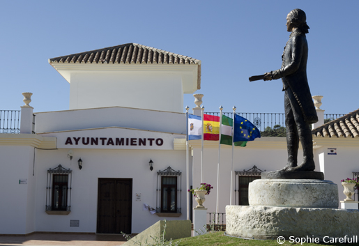 Town hall and statue of Bernardo de Galvez. © Sophie Carefull  