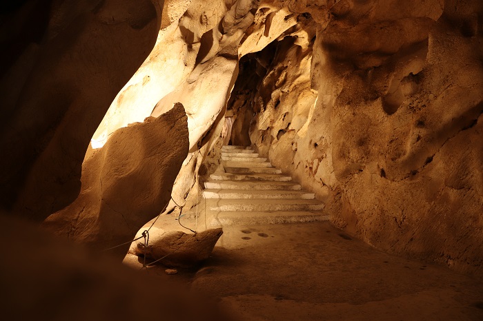 Unique passages in the cave where walls were shaped by the sea ©Max Phythian Unique passages in the cave where walls were shaped by the sea ©Max Phythian