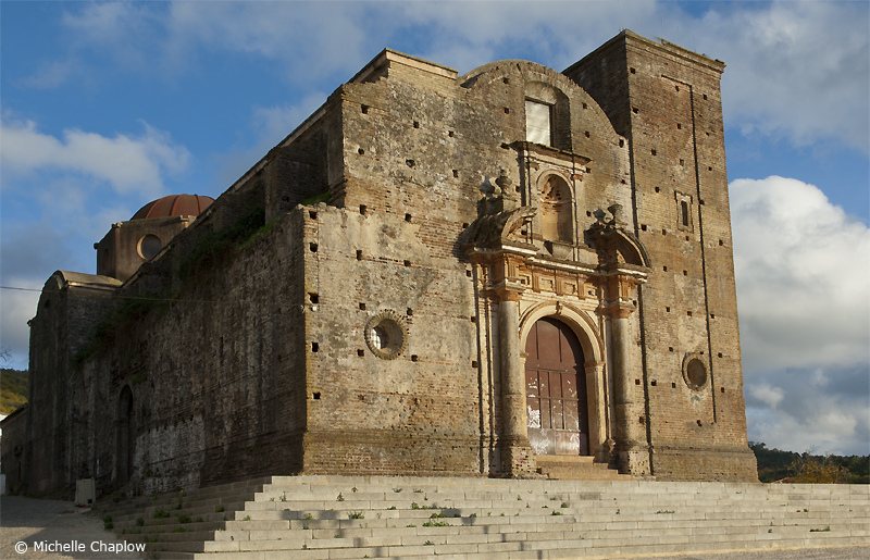 The village church, the Renaissance Santiago el Mayor, is a surprisingly large, imposing building for such a small population © Michelle Chaplow .