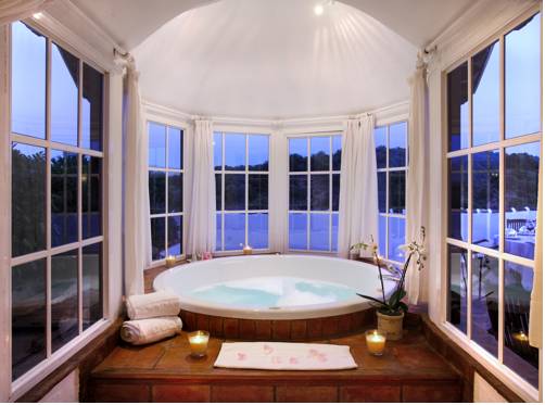 Jacuzzi bath La Bobadilla Hotel