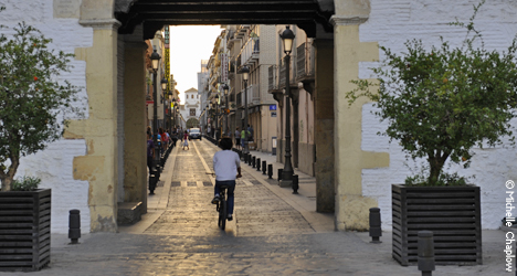 Puerta de Granada and the calle Real, Santa Fe © Michelle Chaplow Puerta de Granada and the calle Real, Santa Fe © Michelle Chaplow