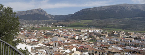 Villanueva de Trabuco nestles at the foot of the Gorda and San Jorge Mountains. © Michelle Chaplow