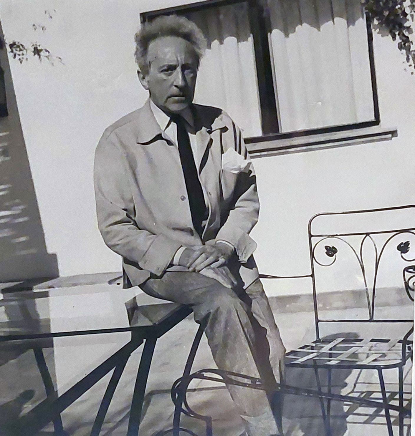 Jean Cocteau in garden of Ana von Bismarck's Cortijo Blanco 1961 © Print in Museo Grabados Marbella