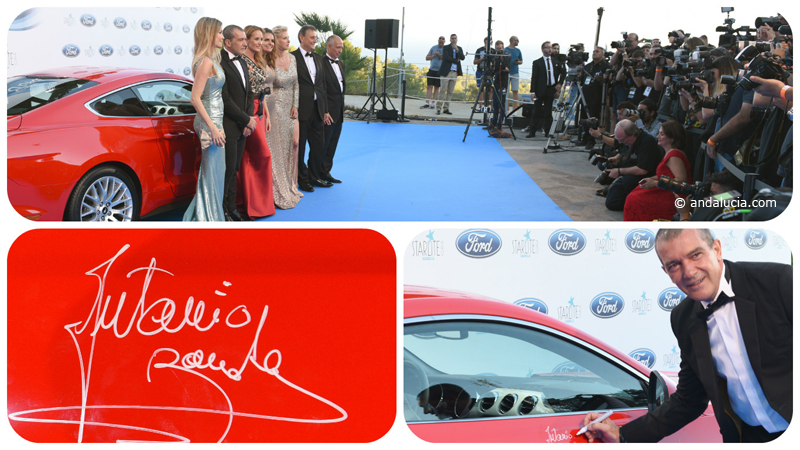 Starlite Gala 2016, Antonio Banderas signing the vibrant red  © andalucia.com