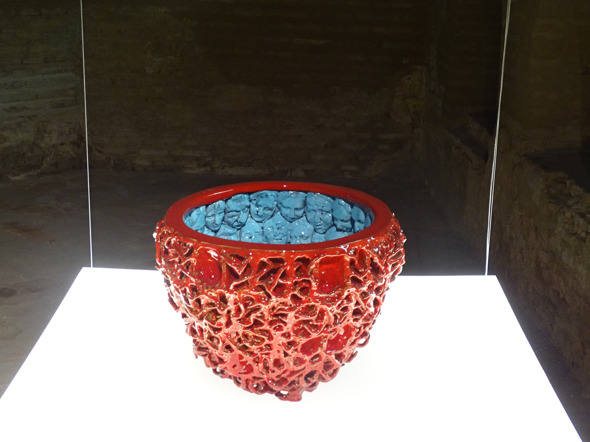 One of the most impactful pieces is Victor Fotso Nyie’s C(h)oral, a ceramic pot with heads inside, representing the African slave trade. © Fiona Watson