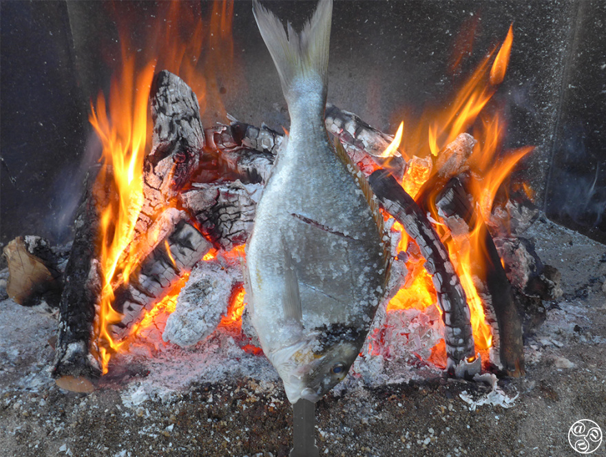 Delicious barbecued sea bream on the beach, a summer essential!
