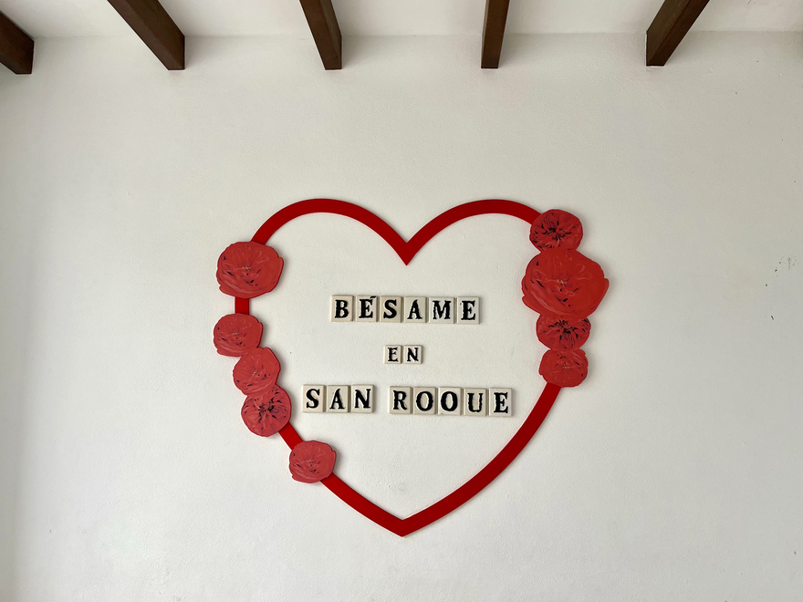 Bésame en San Roque, Kiss me in San Roque in the Plaza de Armas © Michelle Chaplow