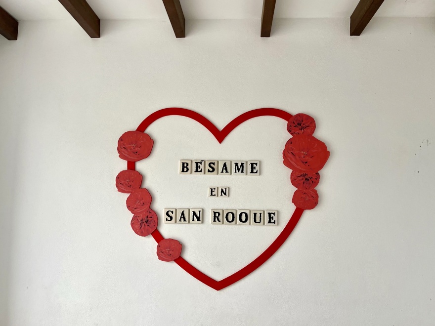 Bésame en San Roque, Kiss me in San Roque in the Plaza de Armas © Michelle Chaplow