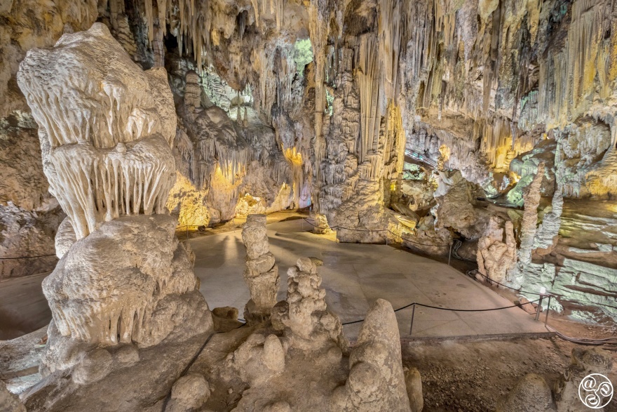 Find hotels near to the Nerja Caves 