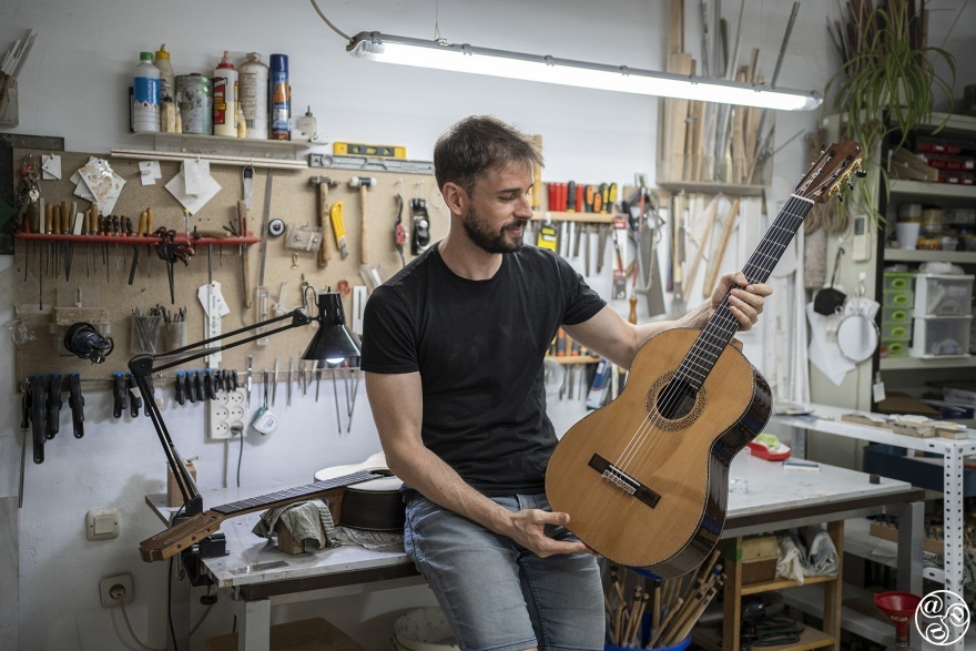 "We are not only making a musical instrument with exquisite sound quality; we are also making a work of art, a unique product with handmade marquetry, all of which has been designed and manufactured in our workshop".  Diego Cabeza © Fernando Rojas
