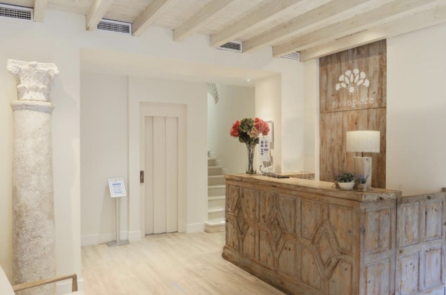 Elvira Plaza – cute hotel in a pretty pedestrianised plaza in Santa Cruz