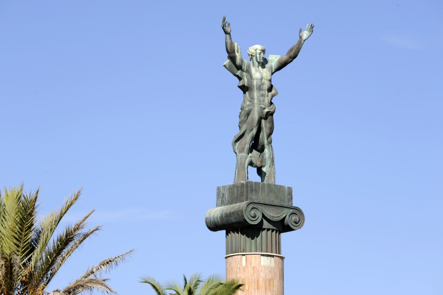 The statue, called 'La Victoria' is built of bronze and copper and stands on top of a 26m (85ft) tall granite column. It was designed by the famous Georgian sculptor, Zurab Tsereteli.  © Michelle Chaplow