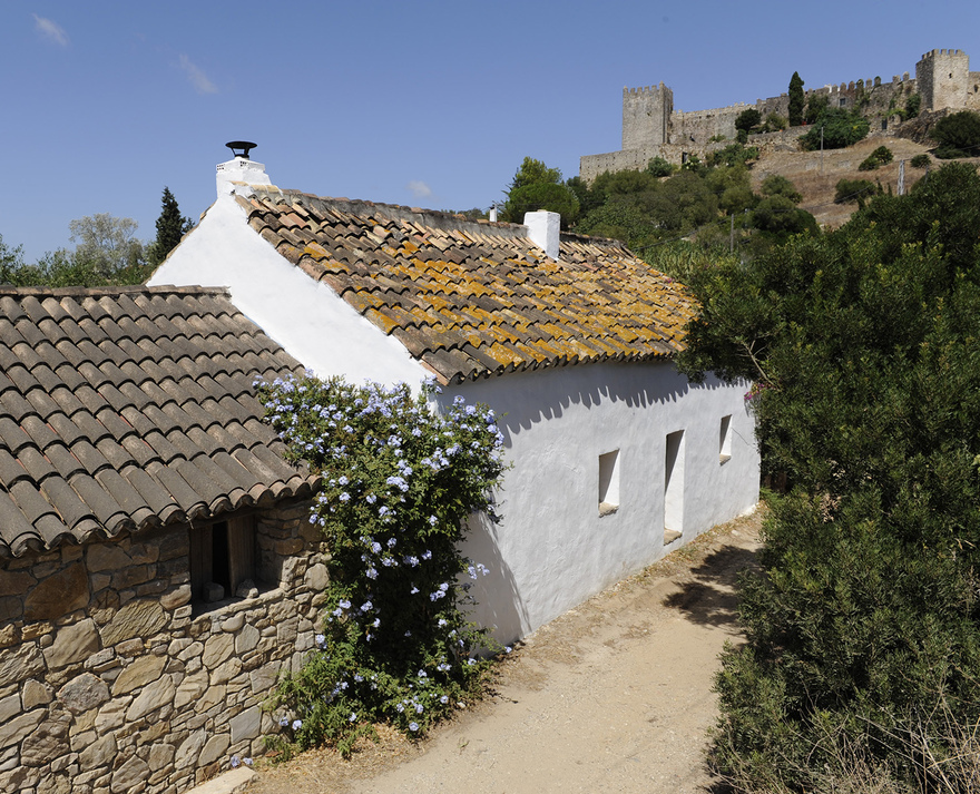 Walking through the pretty narrow streets of Castellar de la Frontera. © Michelle Chaplow