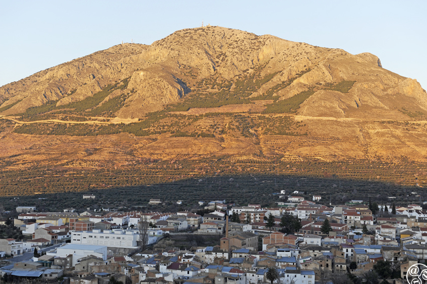 Zújar sits on the side of the Jabalcón Mountain © Michelle Chaplow