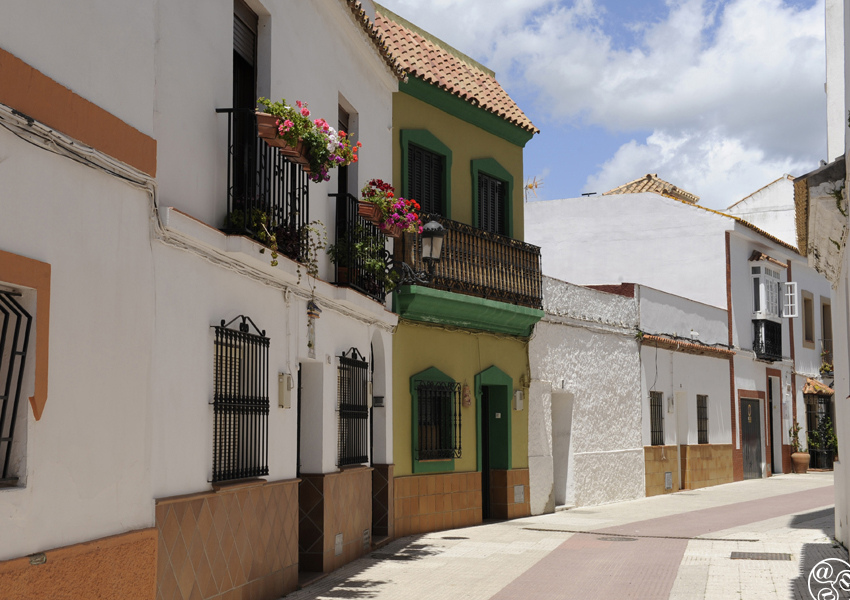 The quaint streets of Los Barrios © Michelle Chaplow