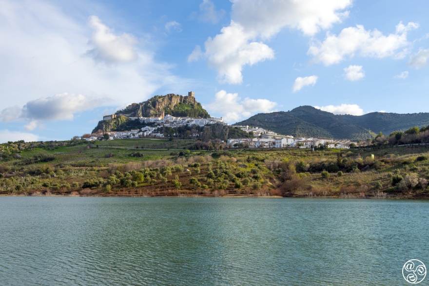 Amidst the sparkling reservoir and rugged terrain, Zahara de la Sierra exudes cinematic grandeur. © Michelle Chaplow 
