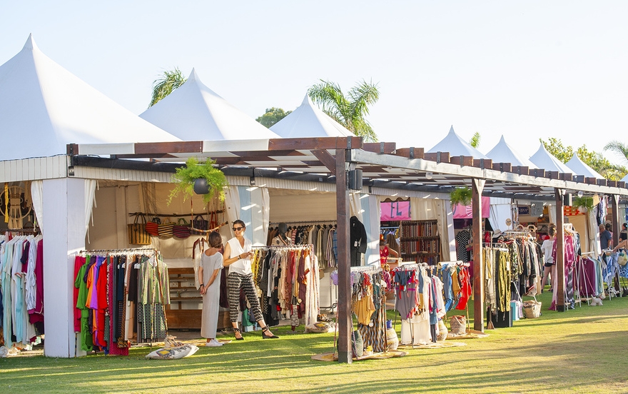 Summer craft & Clothes market in Sotogrande © Michelle Chaplow