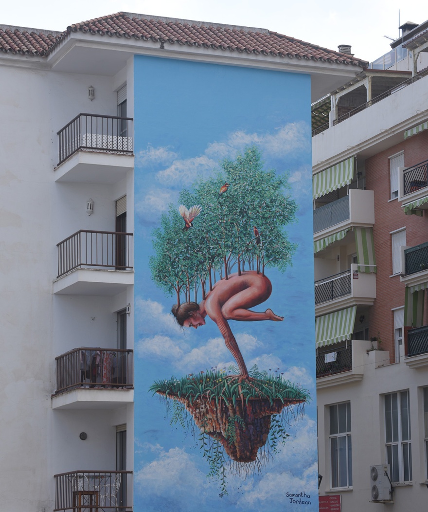 Estepona Murals  - Nurture by artist Samantha Jordaan © Michelle Chaplow