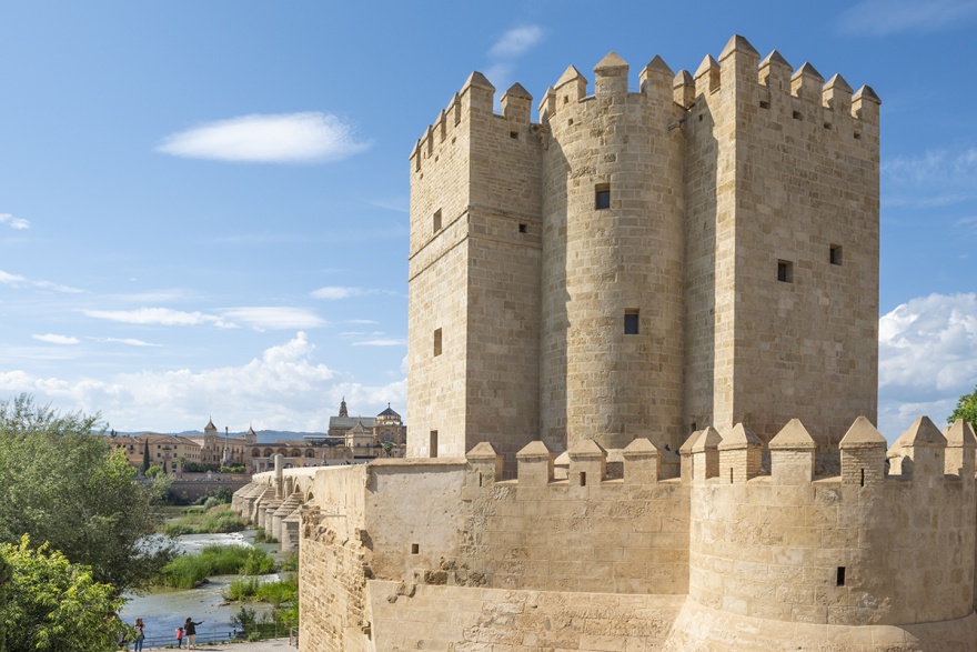 Torre de la Calahorra, Roman Bridge in Cordoba © Michelle Chaplow