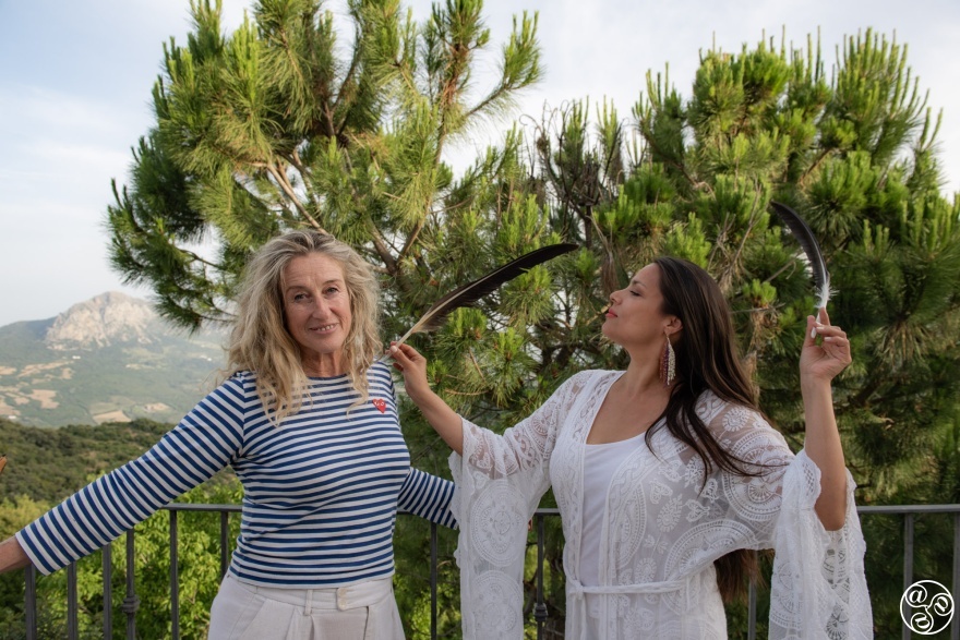 Sian Faber, an artist residing in the white village of Gaucin, paints with quills from the indigenous Griffon Vulture to capture the movement and emotion of Flamenco in her artwork. © Michelle Chaplow   