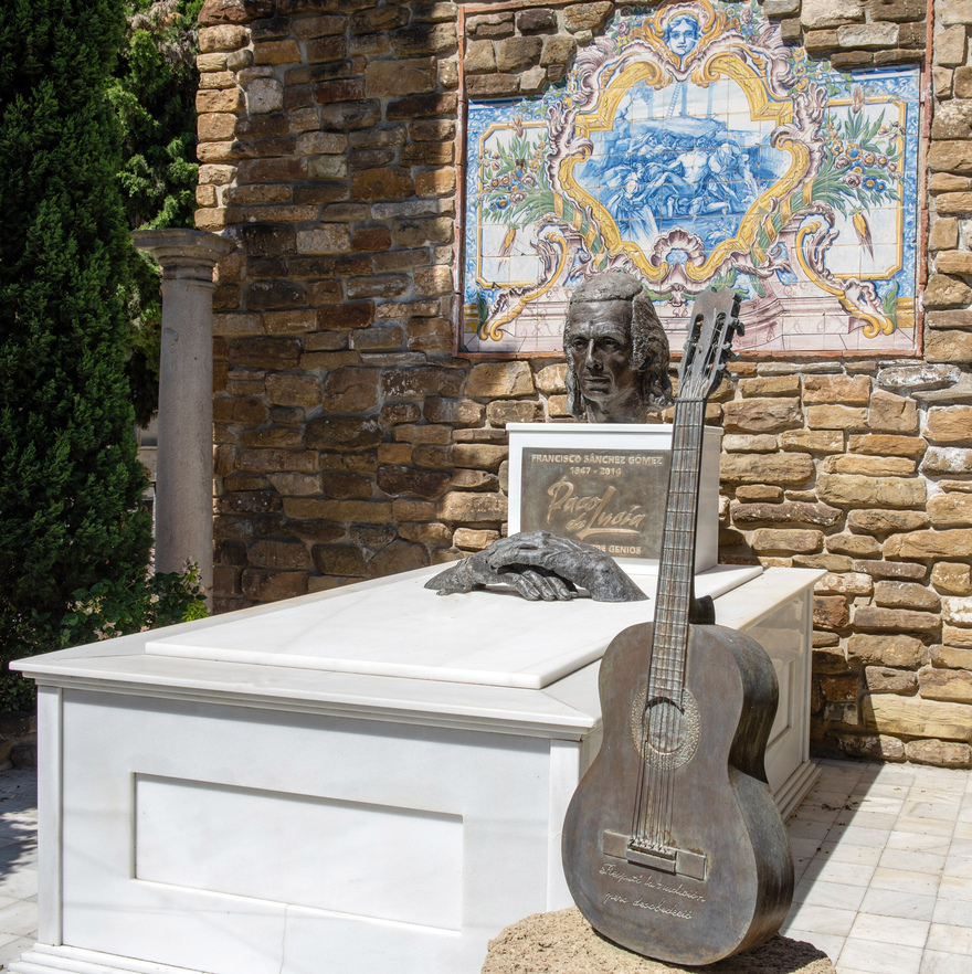 The remains of Paco de Lucía rest in the old municipal cemetery of Algeciras. © Michelle Chaplow