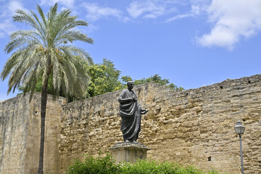 Statue of the Roman philosopher Seneca near Puerta de Almodóvar and the ancient city walls of Córdoba, Spain — a tribute to one of the city’s most renowned historical figures. © Michelle Chaplow