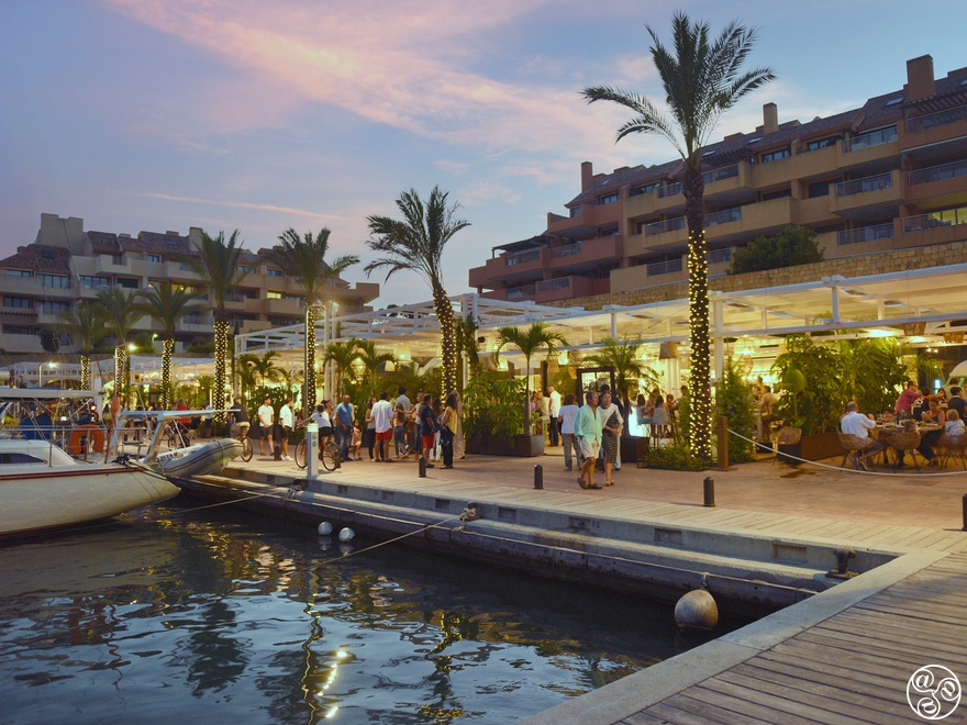 Strolling around the Sotogrande night market has its own charm, with the added advantage of enjoying alfresco dining while taking in beautiful views of the yachts. © Michelle Chaplow