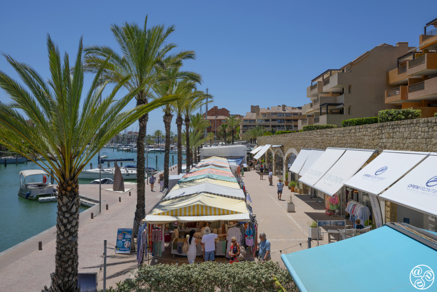 The Sunday Sotogrande Craft Market, is a high-end antiques and crafts market held every Sunday morning at Ribera del Marlin, near Sotogrande Marina © Michelle Chaplow