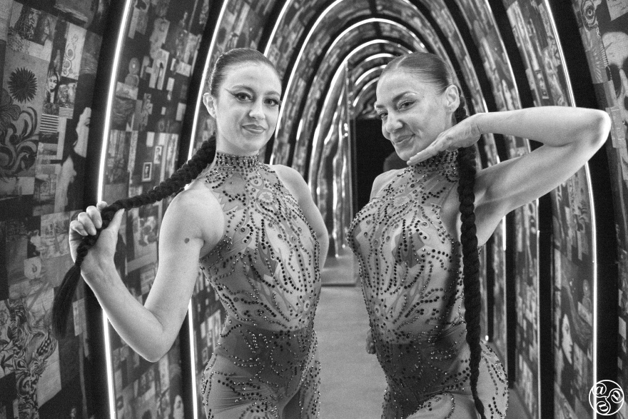 Veloura dancers in the Bonbonniere tunnel © Michelle Chaplow