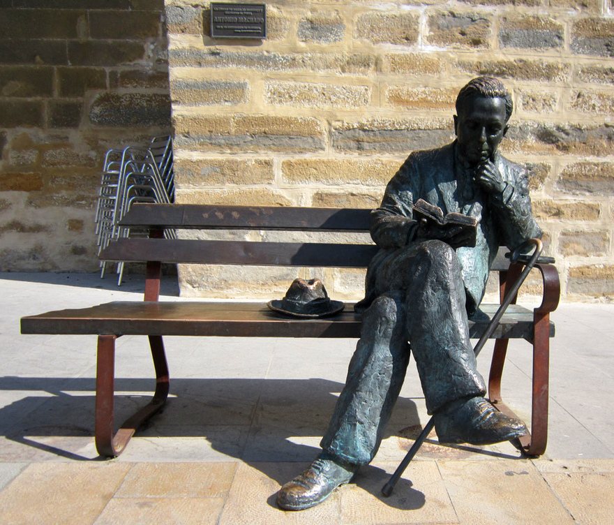 Antonio Machado statue in Baeza © Andrew Edwards