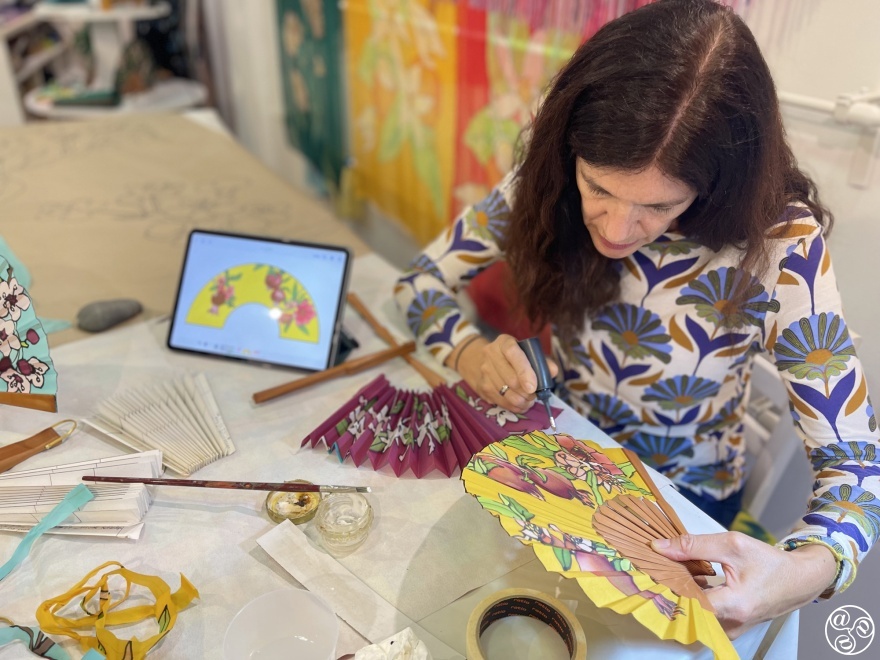  Silvia Ramos hand painting a traditional fan. © Artist