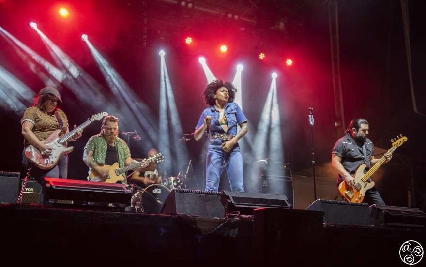 Nikki Hill band at Andalucia Big festival © Michelle Chaplow