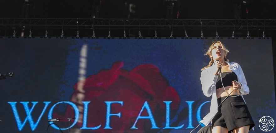 Wolf Alice on the Alhambra stage © Michelle Chaplow