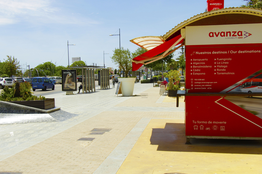 San Pedro does bus stop (lay-by) on the Boulevard  © Gonzalo Alvarez