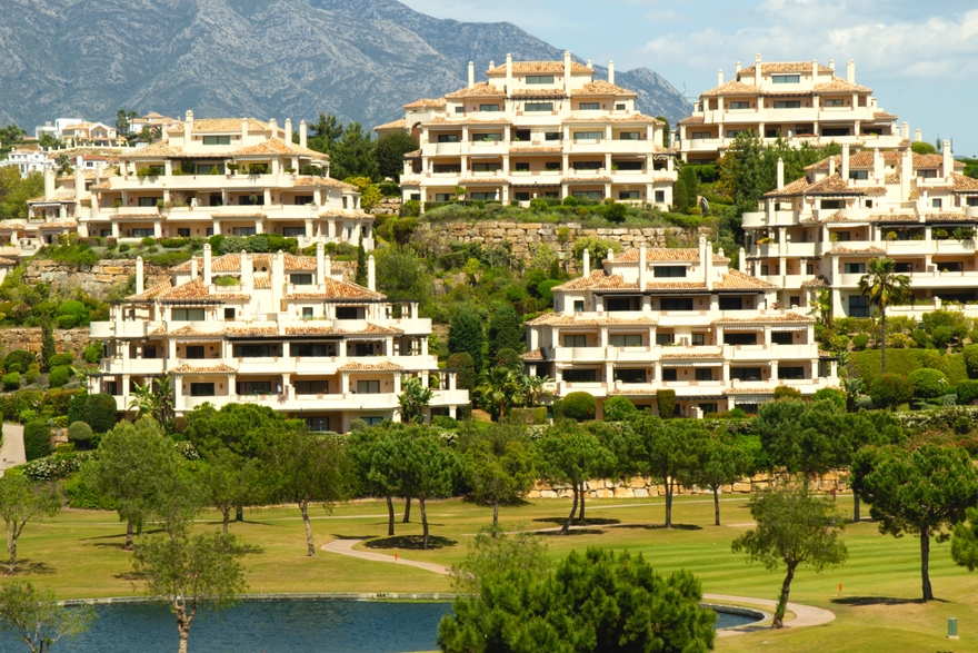 Apartments in Benahavis overlooking the golf © Gonzalo Alvarez