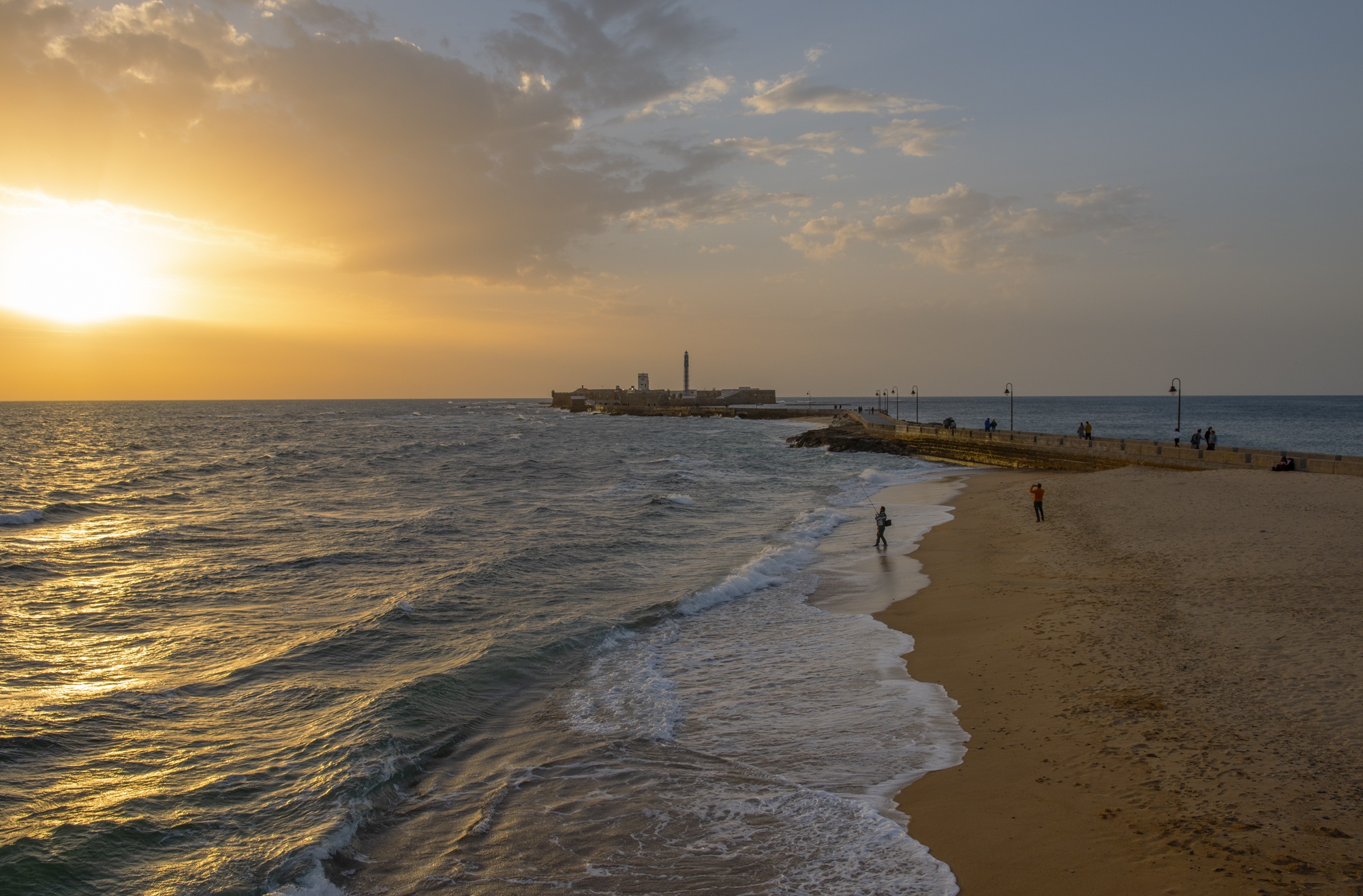 Sunset stroll to the Castle of San Sebastián along Paseo Fernando Quiñones — pure Cádiz magic © Michelle Chaplow