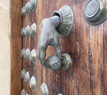 Step into Cádiz’s old town — rich in history, charm, and coastal character. © Michelle Chaplow