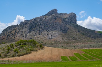 "The Lovers' Rock", La Peña de los Enamorados © Michelle Chaplow