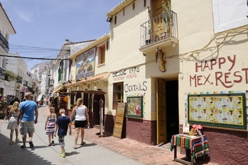 Excursioin form Nerja © Michelle Chaplow