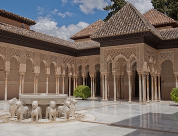 Patio de los Leones (Courtyard of the Lions) © Michelle Chaplow